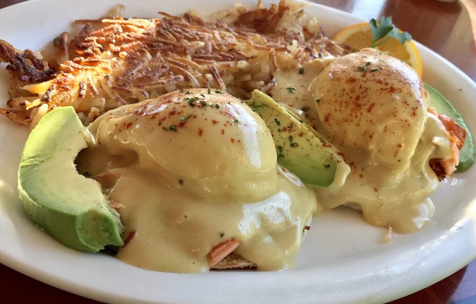 All-day breakfast and lunch dishes listed neatly.